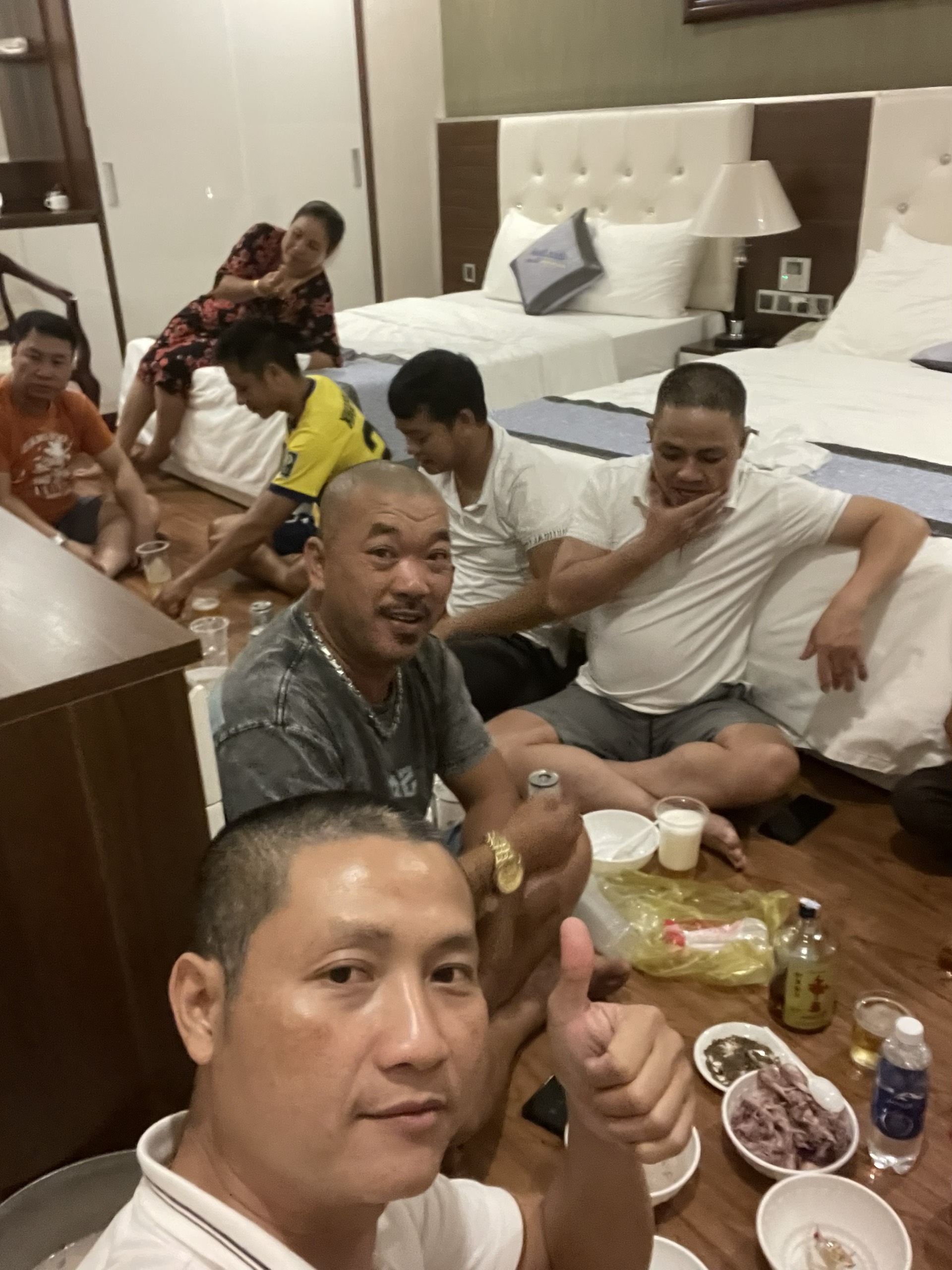 z4221172100623 060fd5bc6dff4c9df833490894702ea9